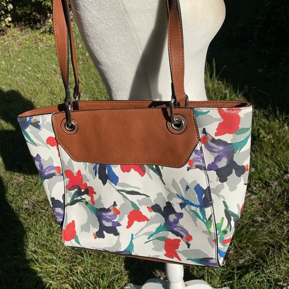 Chaps Floral Paint Blotch on White Design Shoulder Bag - Picture 2 of 9